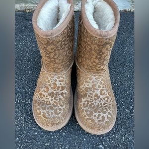 Classic II Glitter Leopard Suede Kid's UGG boots